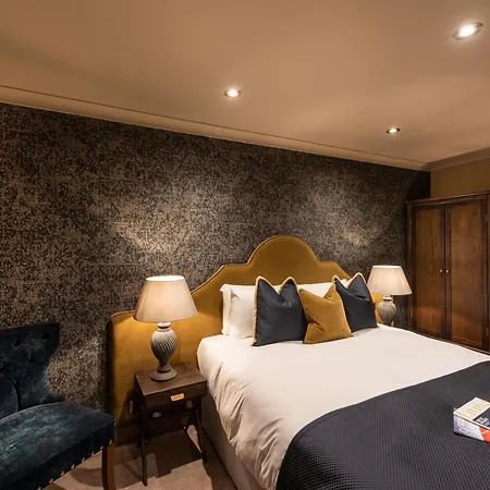 The Plough Inn 5*