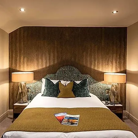 The Plough 5*